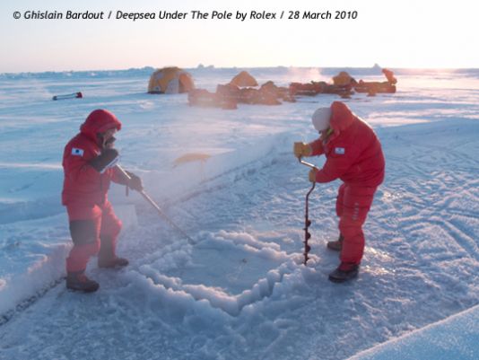 Already two dives had taken place in the five days since Ghislain Bardout's team was deposited in the vicinity of the North Pole. And 18.5 kilometres covered.