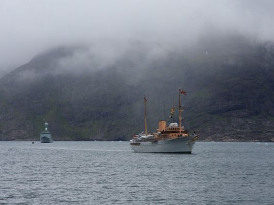 HMDS Dannebrog and HMDS Inpoektions skibet Hvid Bjørn arrival to Narssaq.