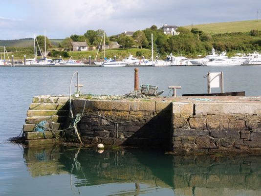 KInsale : old quay in town