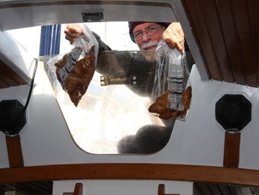 Jacques (Jacques Poumet is the third man on board living the team at Reykjavík) wake up surprise on May 22nd: Poor weather, deteriorating ...