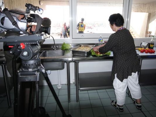 Suffi Grønvold, Hans Grønvold' wife is being filmed by France 3 Normandie, a local TV channel while preparing various dishes made with Flétan.