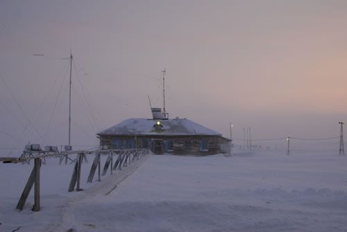 Some Russian scientists actually live in this Golomanyi meteorological station lost in the middle of nowhere. Or, should we say 