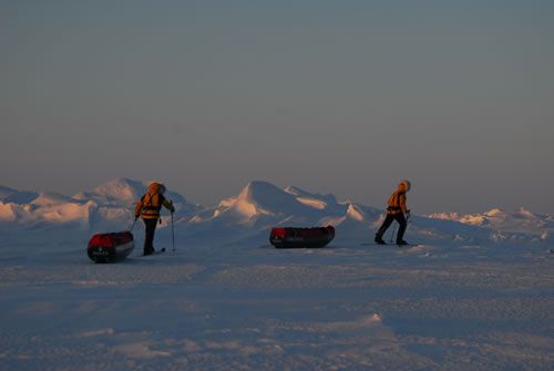 While they are waiting for the helicopter, Alain and Dixie explore Golomanyi's surroundings.