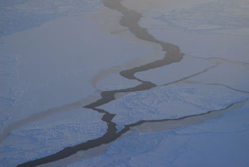 An interesting document showing what an open water runner is (a ‘lead', as we call it in polar jargon). These leads can stretch several hundreds of meters wide; and one must cross them!