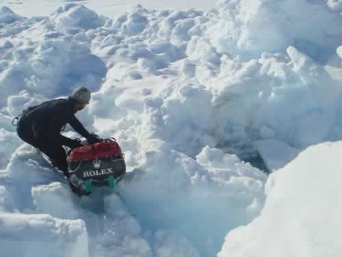 11 June: Always these blocks! There are still these blasted blocks at the bottom of the old leads and, often, the ice breaks up after the first passage of the sledge; the person behind then has to first balance the sledge before climbing over it.