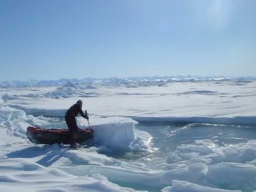 11 June: We have to get over this block: A delicate operation because we have to get over this floating block in order to cross this little lead. It's the only way to get to the ice sheet on the other side of the lead and to benefit from a few hundred met