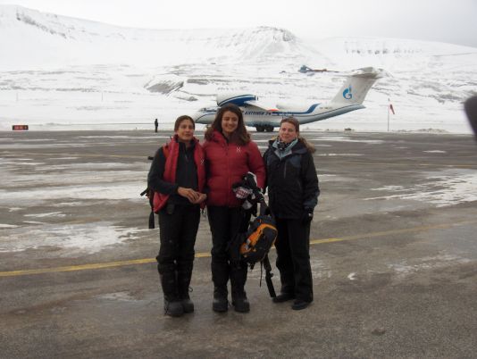 Gigi Leila and Julie leaving Longyearbyen