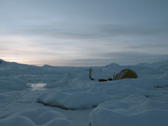 Our camp on the fjord Johan-Petersen.  The progression through the pack is quite difficult and we loose much time.