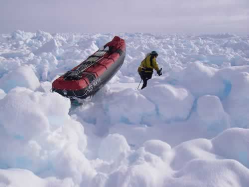 This is what happens when you have to pull the sledge over this type of terrain and that you're on your feet, without skis.