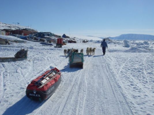 Arnaud Tortel and Didier Goetghebuer, two of A. Hubert's old friends, set off on May 29th from Quaanaaq, a village located on the West coast of Greenland.
