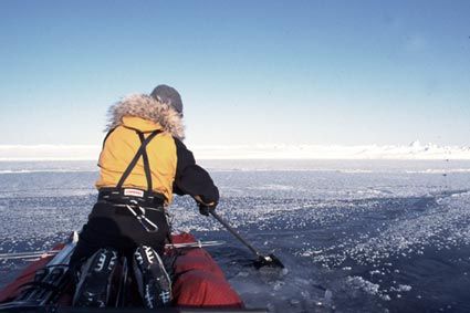 To cross the leads of the Arctic Ocean, polar travellers, when there are two or more of them, use a technique that consists of joining two sledges together in order to form a craft that is something like a catamaran.