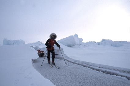 Sunday March 31 - DAY 36 / As they got up, there was a complete a whiteout (a day of white fog) and leads all around the tent. Furthermore, it was Easter Sunday: the men decided to allow themselves their first day of rest.