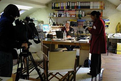Progressively as the adventure unfolded, many Belgian TV channels came to the Brussels HQ for the purpose of interviewing Michel Brent. Here, the journalist Hakima Darhmouch comes with her team to do a small piece for the 7 o'clock news on RTL TVI.