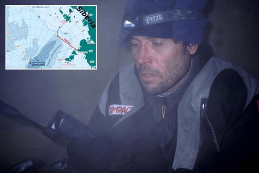Sunday April 21 - DAY 56 / Naturally, following this incredible news (normally First Air will look for people at the pole until the beginning of June), the head of the expedition is in a bad mood. Failure, abandonment, retreat... these are words that polar adventures don't like to hear. The men must now, as indicated on the map in the medallion, not only change direction but also to seek a landing strip for the plane that will be coming to find them. And that's no easy matter in the midst of such glacial ch