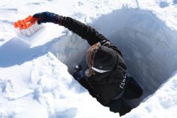 Extracting ice samples