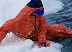 Dry suit for crossing the leads